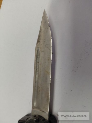 Asortyment służby uzbrojenia i mundurowej - pakiet zawierający 68 poz. asort. (wg oddzielnego wykazu), w tym m.in.: noże wz. 1969 - 6 szt. oraz oznaki stopni - 3 714 szt. (różne rodzaje) 