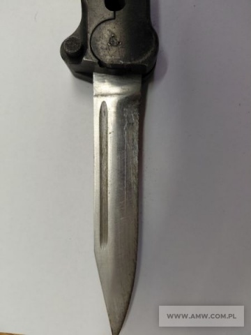 Asortyment służby uzbrojenia i mundurowej - pakiet zawierający 68 poz. asort. (wg oddzielnego wykazu), w tym m.in.: noże wz. 1969 - 6 szt. oraz oznaki stopni - 3 714 szt. (różne rodzaje) 