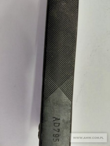 Asortyment służby uzbrojenia i mundurowej - pakiet zawierający 68 poz. asort. (wg oddzielnego wykazu), w tym m.in.: noże wz. 1969 - 6 szt. oraz oznaki stopni - 3 714 szt. (różne rodzaje) 