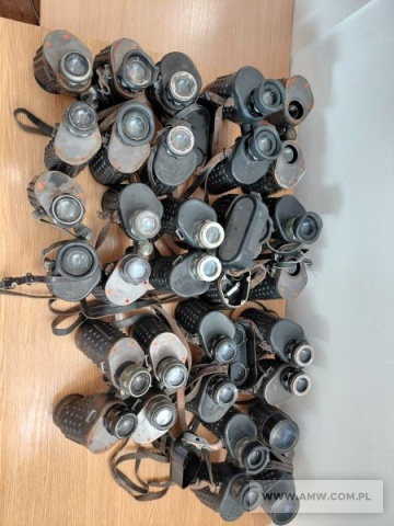 Asortyment optyczno-mundurowy - pakiet zawierający 84 poz. asort. (wg oddzielnego wykazu), w tym m.in.: lornetki - 16 szt., elementy umundurowania - pochewki, oznaki itp. 