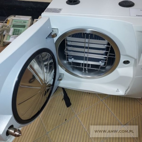 Sprzęt medyczny - pakiet zawierający 7 poz. asort. (wg oddzielnego wykazu), w tym m.in.: autoklawy, ultrasonograf, pompa infuzyjna, lasery terapeutyczne, szczudła itp.  