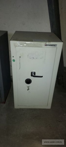 Sprzęt kwaterunkowy - pakiet zawierający 7 poz. asort. (wg oddzielnego wykazu), w tym m.in.: szafy metalowe na akta, sejf itp. 