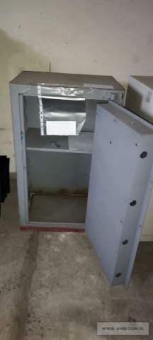 Sprzęt kwaterunkowy - pakiet zawierający 7 poz. asort. (wg oddzielnego wykazu), w tym m.in.: szafy metalowe na akta, sejf itp. 