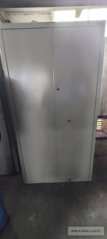 Sprzęt kwaterunkowy - pakiet zawierający 7 poz. asort. (wg oddzielnego wykazu), w tym m.in.: szafy metalowe na akta, sejf itp. 