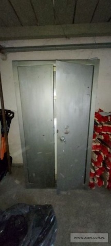 Sprzęt kwaterunkowy - pakiet zawierający 7 poz. asort. (wg oddzielnego wykazu), w tym m.in.: szafy metalowe na akta, sejf itp. 