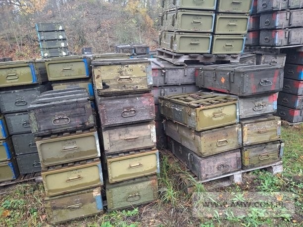 Odpadowe opakowania z drewna (zużyte skrzynie drewniane po środkach bojowych przechowywane na wolnym powietrzu oraz częściowo w magazynie, załadunek we własnym zakresie) (kod odpadu 15 01 03) 