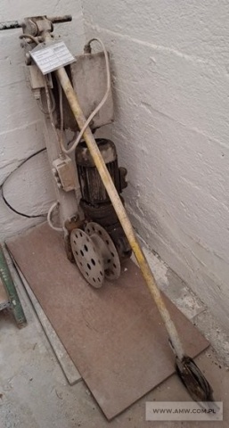 Sprzęt budowlany – pakiet zawierający 4 poz. asort., w tym: betoniarka wolnospadowa BWE 50A – 1 szt., betoniarka wolnospadowa BWE 150 – 2 szt., żurawik okienny ŻBA-0,15 – 1 szt. 