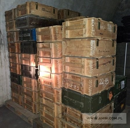 Odpadowe opakowania z drewna (zużyte skrzynie drewniane po środkach bojowych przechowywane na wolnym powietrzu oraz częściowo w magazynie, załadunek we własnym zakresie) (kod odpadu 15 01 03) 