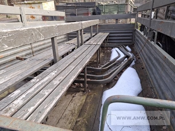 Skrzynie ładunkowe – pakiet zwierający 2 poz. asort., w tym: skrzynia ładunkowa 663 18 201 – 6 szt., skrzynia ładunkowa płaska 67300 206 – 9 szt. 