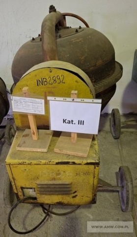 Sprzęt budowlany – pakiet zawierający 4 poz. asort., w tym: betoniarka wolnospadowa BWE 50A – 1 szt., betoniarka wolnospadowa BWE 150 – 2 szt., żurawik okienny ŻBA-0,15 – 1 szt. 