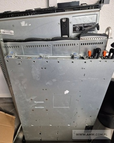 Sprzęt informatyczny różny – pakiet zawierający 40 poz. asort. (wg oddzielnego wykazu), w tym m.in.: macierz dyskowa (bez dysków twardych), monitory – różne, serwery, SWITCHE, telefony VOIP, UPS – różne itp. 