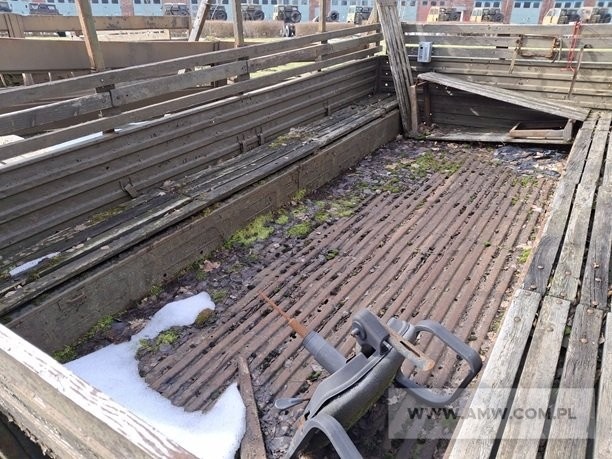 Skrzynie ładunkowe – pakiet zwierający 2 poz. asort., w tym: skrzynia ładunkowa 663 18 201 – 6 szt., skrzynia ładunkowa płaska 67300 206 – 9 szt. 