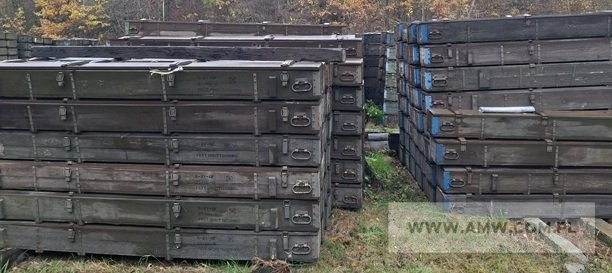 Odpadowe opakowania z drewna (zużyte skrzynie drewniane po środkach bojowych przechowywane na wolnym powietrzu oraz częściowo w magazynie, załadunek we własnym zakresie) (kod odpadu 15 01 03) 