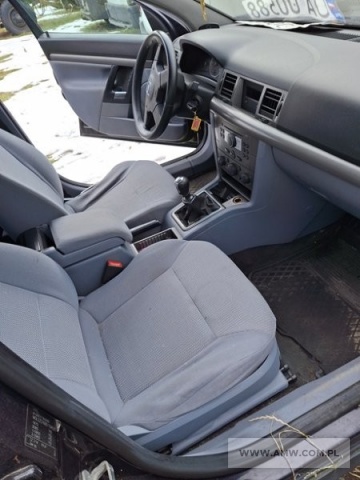 Samochód osobowy OPEL VECTRA II 1,8 