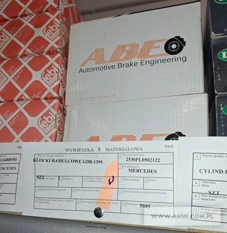 Techniczne środki materiałowe do samochodu MERCEDES - pakiet zawierający 72 poz. asort. (wg oddzielnego wykazu), w tym m.in.: amortyzatory, docisk sprzęgła, końcówki drążków, pompa płynu chłodzącego, wał napędowy itp. 