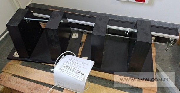 Sprzęt medyczny - pakiet zawierający 40 poz. asort. (wg oddzielnego wykazu), w tym m.in.: lampy bezcieniowe, przyrządy ssące, reduktory tlenowe, aparaty krzyżowe, defibrylatory itp. 