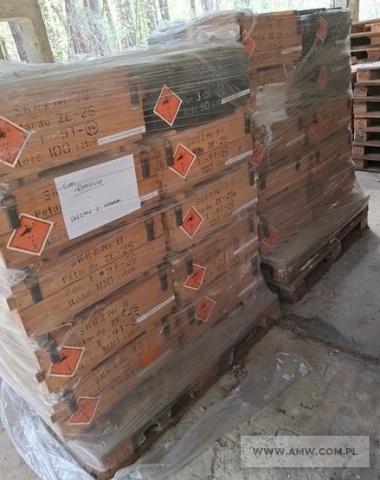 Skrzynie drewniane różne (330 szt.) - pakiet zawierający 4 poz. asort., w tym: skrzynia drewniana do petard 600x310x220 mm - 80 szt., skrzynia drewniana do trotylu 515x380x220 mm - 1 szt., skrzynia drewniana 800x600x400 mm - 165 szt., skrzynia drewniana na maski MP-5 750x580x330 mm - 80 szt. 