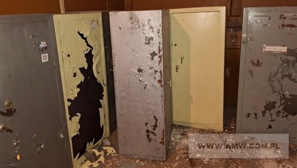 Szafy stalowe na akta (11 szt.) - pakiet zawierający 4 poz. asort., w tym: szafa na akta metalowa 1-drzwiowa klasa A 1600x660x580 mm - 8 szt., szafa na akta metalowa 1-drzwiowa klasa A 1900x910x350 mm - 1 szt., szafa metalowa 2-drzwiowa 1800x1000x600 mm - 1 szt., szafa stalowa na akta 1800x910x350 mm - 1 szt.    