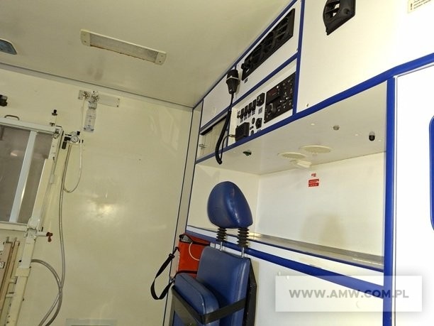 Samochód sanitarny 4-noszowy SCAM SM T 50 (z wciągarką 