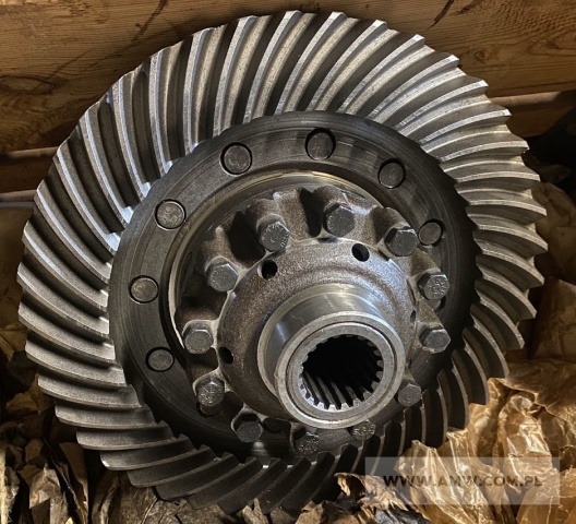 Części zamienne do samochodu STAR 660 (30 szt.) - pakiet zawierający 4 poz. asort., w tym.: mechanizm różnicowy 408.27.249 - 1 szt.. rozrusznik R5BW 823.000.2 - 16 szt., wał napędowy 14.6-20.732.5 - 13 szt. 