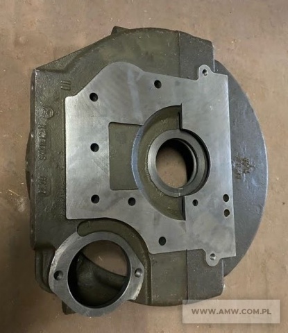 Części zamienne do samochodu STAR 660 - pakiet zawierający 15 poz. asort. (wg oddzielnego wykazu), w tym m.in.: mechanizm różnicowy 408.27.249 - 5 szt.. osłona koła zamachowego S47.11.12X - 29 szt.. piasta koła A66-27-100X - 24 szt.. półoś mostu tylnego lewa 408.27.040.3 - 12 szt. itp. 