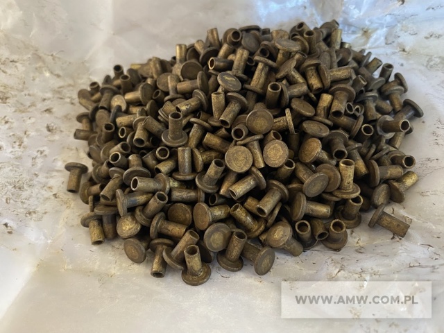 Nity i podkładki (567 kg) - pakiet zawierający 8 poz. asort. (wg oddzielnego wykazu), w tym: nity różne                   - 73 kg. podkładki okrągłe stalowe zgrubne (średnica otworu 3 mm, 5,5 mm, 16 mm) - 327 kg. podkładki sprężyste okrągłe stalowe (średnica otworu 4,1 mm, 20,5 mm, 24,5 mm) - 167 kg 