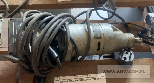 Narzędzia warsztatowe (8 szt.) - pakiet zawierający 8 poz. asort. (wg oddzielnego wykazu), w tym: spawarka transformatorowa BESTERKA 2100 BESTER - 1 szt.. wiertarki elektryczne CELMA PRCB 10 IIX - 3 szt.. wiertarka ręczna elektryczna PRCB 13 II - 2 szt.. wiertarka udarowa BOSCH PSB 600 - 1 szt.. wiertarka udarowa STERN ID13DN - 1 szt. 