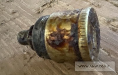 Części zamienne do samochodu UAZ - pakiet zawierający 108 poz. asort. (wg oddzielnego wykazu), w tym m.in.: strzemię resoru przedniego 469-2902408 - 33 szt.. tłok nominalny FI 92 mm ze sworzniem i pierścieniami zabezpieczającymi WK-53-1004014-A - 23 szt.. uszczelki różne - 591 szt.. wał napędowy 69-2203010-A4 - 13 szt.. zestaw panewek różnych - 45 kpl. itp. 