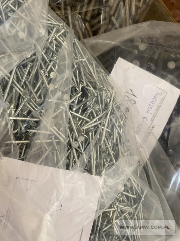 Materiały budowlane - pakiet zawierający 22 poz. asort. (wg oddzielnego wykazu), w tym m.in.: nakrętka M 8x1-5-B PN82144 - 6,932 kg. podkładki odginane różne - 55,15 kg. gwoździe budowlane różne                             - 11,85 kg itp. 