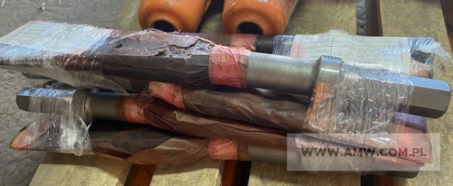 Części zamienne do agregatu sprężarkowego WD-53 (40 szt.) - pakiet zawierający 10 poz. asort. (wg oddzielnego wykazu), w tym m.in.: głowica sprężarki - 2 szt.. korbowód boczny 91-01-0049 - 8 szt.. podpora pneumatyczna WD-53 P-62A - 6 szt.. pompka olejowa - 4 szt. itp. 