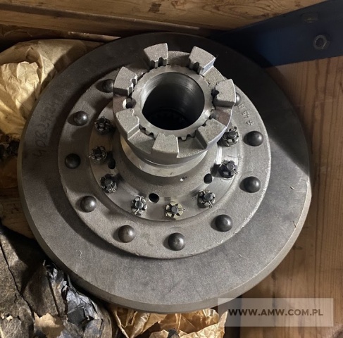 Części zamienne do samochodu STAR 660 - pakiet zawierający 15 poz. asort. (wg oddzielnego wykazu), w tym m.in.: mechanizm różnicowy 408.27.249 - 5 szt.. osłona koła zamachowego S47.11.12X - 29 szt.. piasta koła A66-27-100X - 24 szt.. półoś mostu tylnego lewa 408.27.040.3 - 12 szt. itp. 