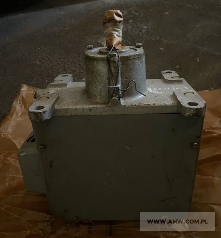 Części zamienne do podnośników typu żuraw (454 szt.) - pakiet zawierający 52 poz. asort. (wg oddzielnego wykazu), w tym m.in.: cylinder hydrauliczny ZSH-6 212-108-00 - 7 szt.. silnik hydrauliczny M2C 1613B8C21D - 1 szt.. rozrusznik elektromagnetyczny - 1 szt.. pokrywa zbiornika  6S-1-41-210-504-01 - 34 szt.. szczęki hamulca różne - 30 szt. itp. 