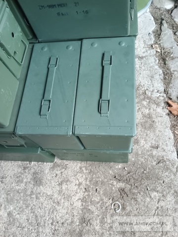 Skrzynie i pudełka metalowe (500 szt.) - pakiet zawierający 2 poz. asort., w tym: skrzynie metalowe M548 do 30x173 naboi ATKMK44 370x472 - 250 szt.. pudełka metalowe M2A1 na amunicję 307x185x155 mm - 250 szt. 