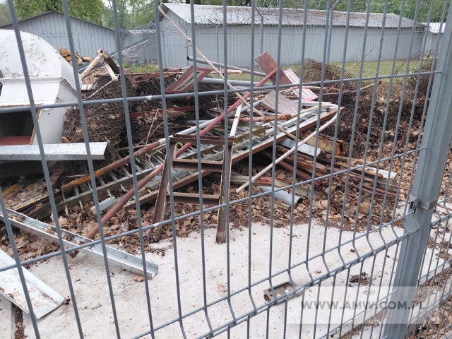 Złom żelaza i stali (w tym m.in.: złom po demontażu ciągów wentylacyjnych, siatka ogrodzeniowa, słupki metalowe oraz wybrakowane szafki) (kod odpadu 17 04 05) 