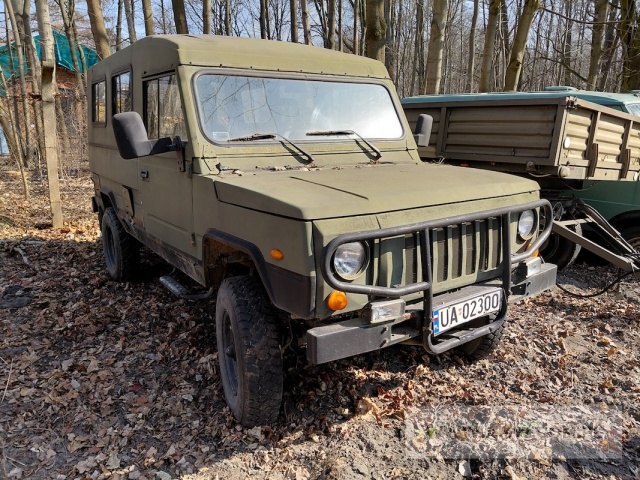 Samochód ciężarowo-osobowy wysokiej mobilności HONKER 2000 typ 2424 