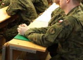 Spotkanie przedstawicieli Oddziału Regionalnego w Warszawie Agencji Mienia Wojskowego z żołnierzami Centrum Szkolenia Łączności i Informatyki w Zegrzu oraz JW 2031 Lipowiec w dniu 13.04.2016r. - zdjęcie 2 