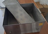 Sprzęt kuchenny – pakiet zawierający 2 poz. asort. w tym: mikser NILMA 200 – 1 szt., łapacz miazgi 80x40x40 cm – 1 szt. 
