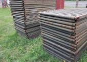 Pokrycie drogowe lekkie PDL (50 płyt z blachy falistej o wymiarach 160 x 100 x 6 cm, obramowanych ceownikiem, waga 1 płyty około 50 kg) 