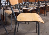 Sprzęt kwaterunkowy - pakiet zawierający 28 poz. asort. (wg oddzielnego wykazu), w tym m.in.: łóżka polowe składane, wkłady siatkowe do łóżka koszarowego, stoły szkolne na metalowej podstawie, krzesła biurowe na metalowej podstawie, piecyki polowe żeliwne, itp. 