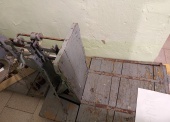 Narzędzia rolnicze i warsztatowe - pakiet zawierający 11 poz. asort. (wg oddzielnego wykazu), w tym m.in.: pług rolniczy 5-skibowy, rozsiewacz ciągnikowy, zwijarka do blachy, waga dziesiętna itp. 