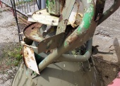 Narzędzia rolnicze i warsztatowe - pakiet zawierający 11 poz. asort. (wg oddzielnego wykazu), w tym m.in.: pług rolniczy 5-skibowy, rozsiewacz ciągnikowy, zwijarka do blachy, waga dziesiętna itp. 