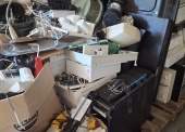 Zużyte urządzenia elektryczne i elektroniczne (m.in.: kamery, telewizory, monitory, czujki, pralki, sprzęt komputerowy bez dysków twardych, lampki, elektryczny piec akumulacyjny itp.) /kod odpadu 16 02 14/ 