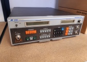 Sprzęt elektroniczny - pakiet 17 poz. asort. (wg oddzielnego wykazu), w tym m.in.: wtyczki, kable, zasilacze itp. 