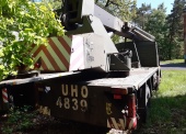 Żuraw R-101 na samochodzie JELCZ-325 (udźwig 10 ton, brak podstawek pod łapy stabilizujące prace dźwigu, brak lusterek) 