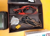 Sprzęt elektroniczny - pakiet 17 poz. asort. (wg oddzielnego wykazu), w tym m.in.: wtyczki, kable, zasilacze itp. 