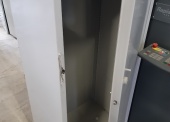 Sprzęt i akcesoria infrastruktury - pakiet zawierający 10 poz. asort. (wg oddzielnego wykazu), w tym m.in.: kasa pancerna WP1-11, butle stalowe, niszczarki itp. 