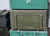 Skrzynie drewniane różne - pakiet zawierający 11 poz. asort. (wg oddzielnego wykazu), w tym m.in.: skrzynia specjalna do zestawu RP, skrzynia na odczynniki itp. 