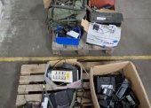 Sprzęt służby łączności - pakiet zawierający 40 poz. asort. (wg oddzielnego wykazu), w tym m.in.: radiotelefony, ładowarki, mikrotelefony, torby na osprzęt itp. 