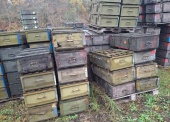 Odpadowe opakowania z drewna (zużyte skrzynie drewniane po środkach bojowych przechowywane na wolnym powietrzu oraz częściowo w magazynie, załadunek we własnym zakresie) (kod odpadu 15 01 03) 