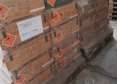 Skrzynie drewniane różne (330 szt.) - pakiet zawierający 4 poz. asort., w tym: skrzynia drewniana do petard 600x310x220 mm - 80 szt., skrzynia drewniana do trotylu 515x380x220 mm - 1 szt., skrzynia drewniana 800x600x400 mm - 165 szt., skrzynia drewniana na maski MP-5 750x580x330 mm - 80 szt. 